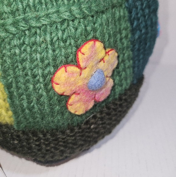 NEW Crochet Knit Felt Flowers stained glass windows beanie hat wool - Picture 3 of 14